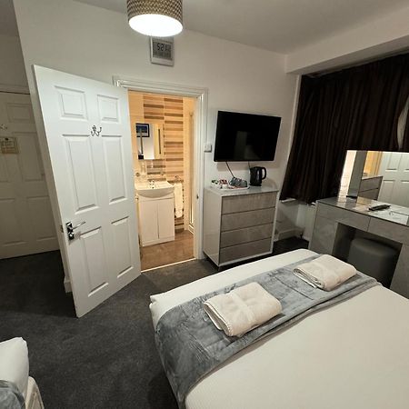 Oakhurst Gatwick B&B Crawley  Ngoại thất bức ảnh