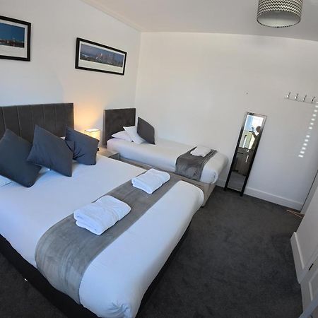 Oakhurst Gatwick B&B Crawley  Ngoại thất bức ảnh