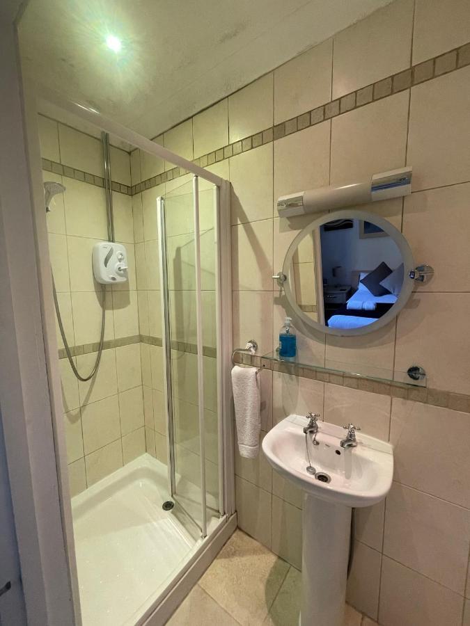 Oakhurst Gatwick B&B Crawley  Ngoại thất bức ảnh