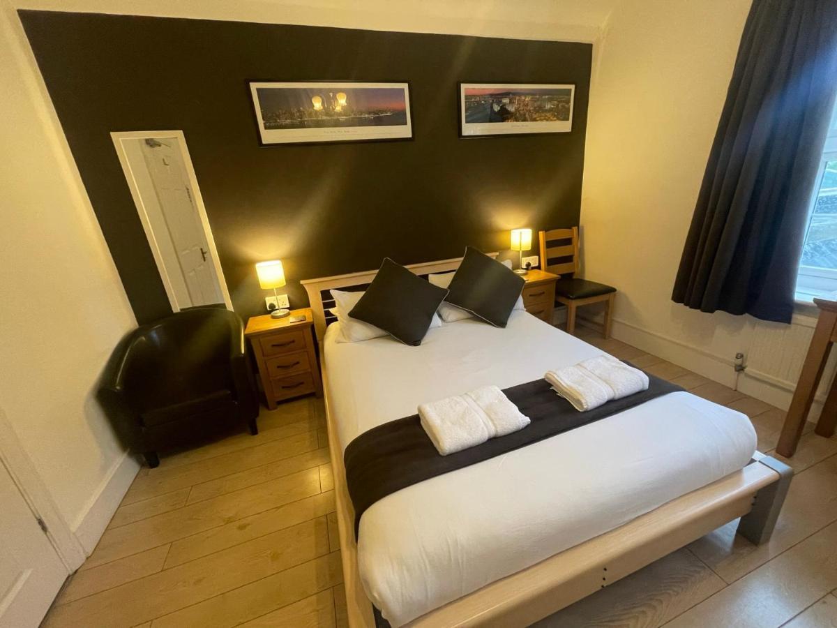 Oakhurst Gatwick B&B Crawley  Ngoại thất bức ảnh