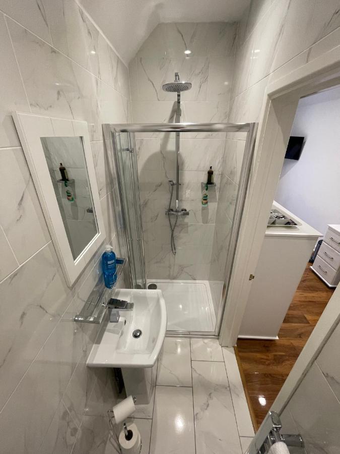 Oakhurst Gatwick B&B Crawley  Ngoại thất bức ảnh