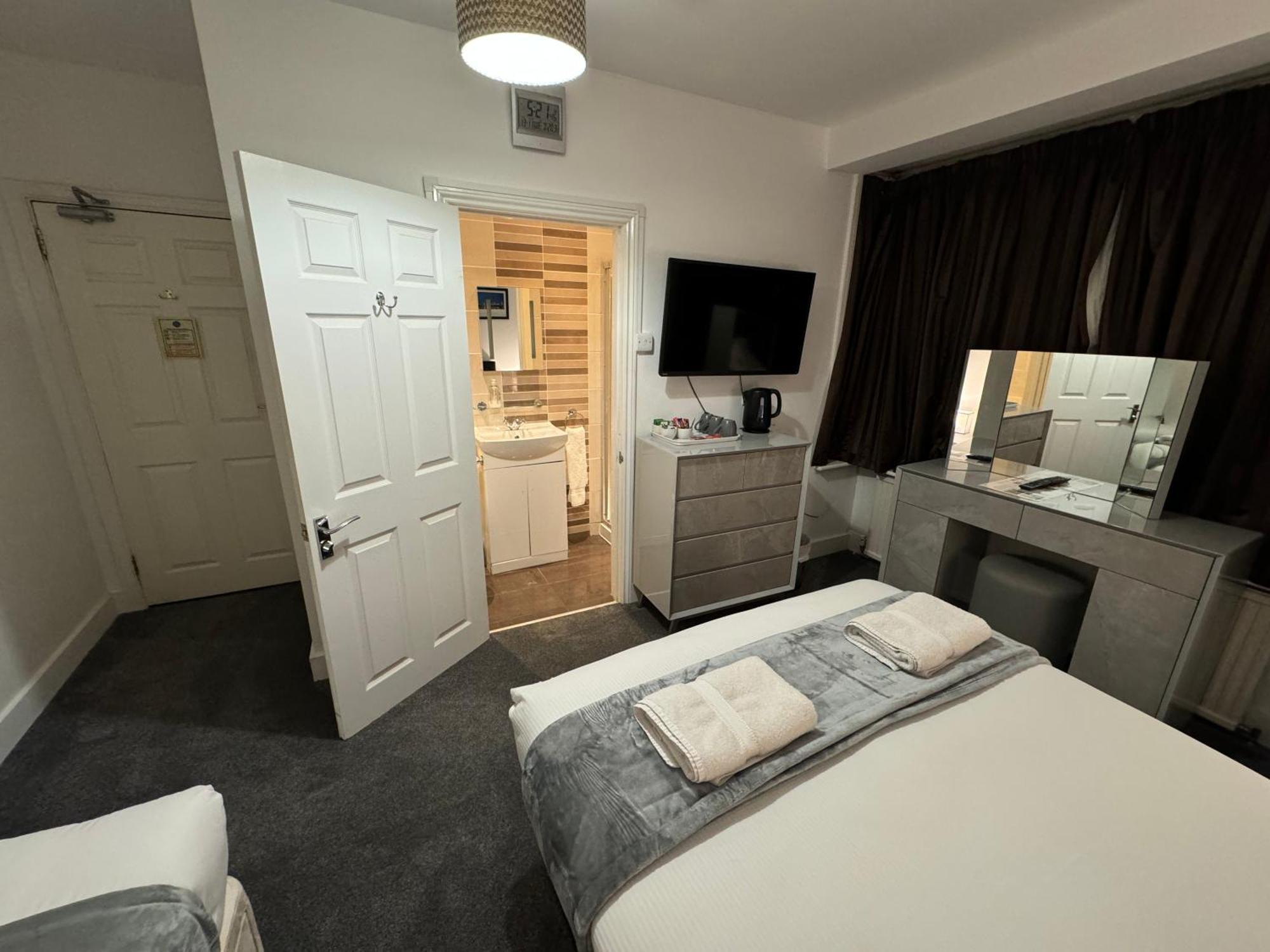 Oakhurst Gatwick B&B Crawley  Ngoại thất bức ảnh